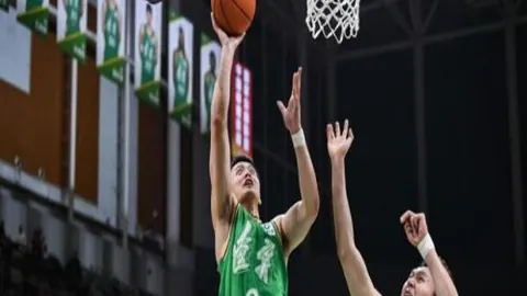 “德尚指出：小组赛强敌交锋，开局精彩至关重要，战火将一触即发！”